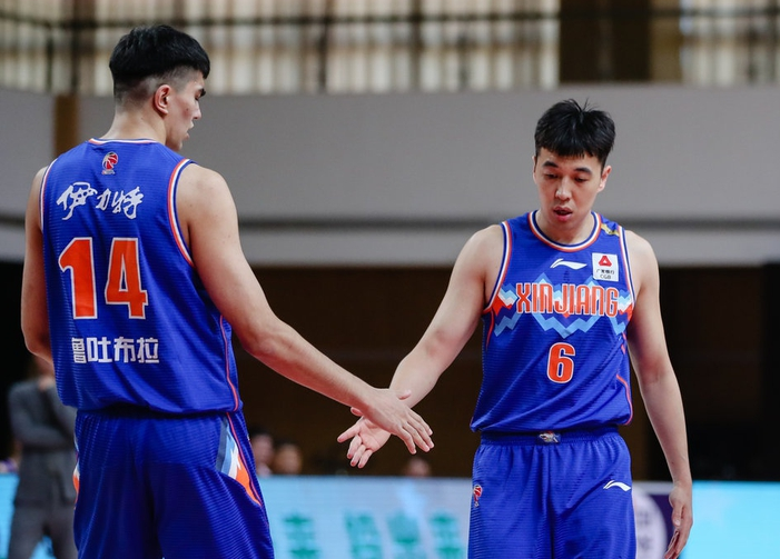 新疆队轻取上海队,利拉德惊艳四座 新疆队轻取上海队,利拉德惊艳四座