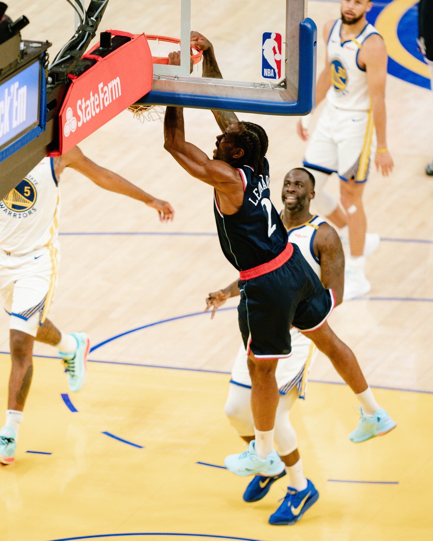 快船在主场力克独行侠,展现强大实力 快船在主场力克独行侠,展现强大实力