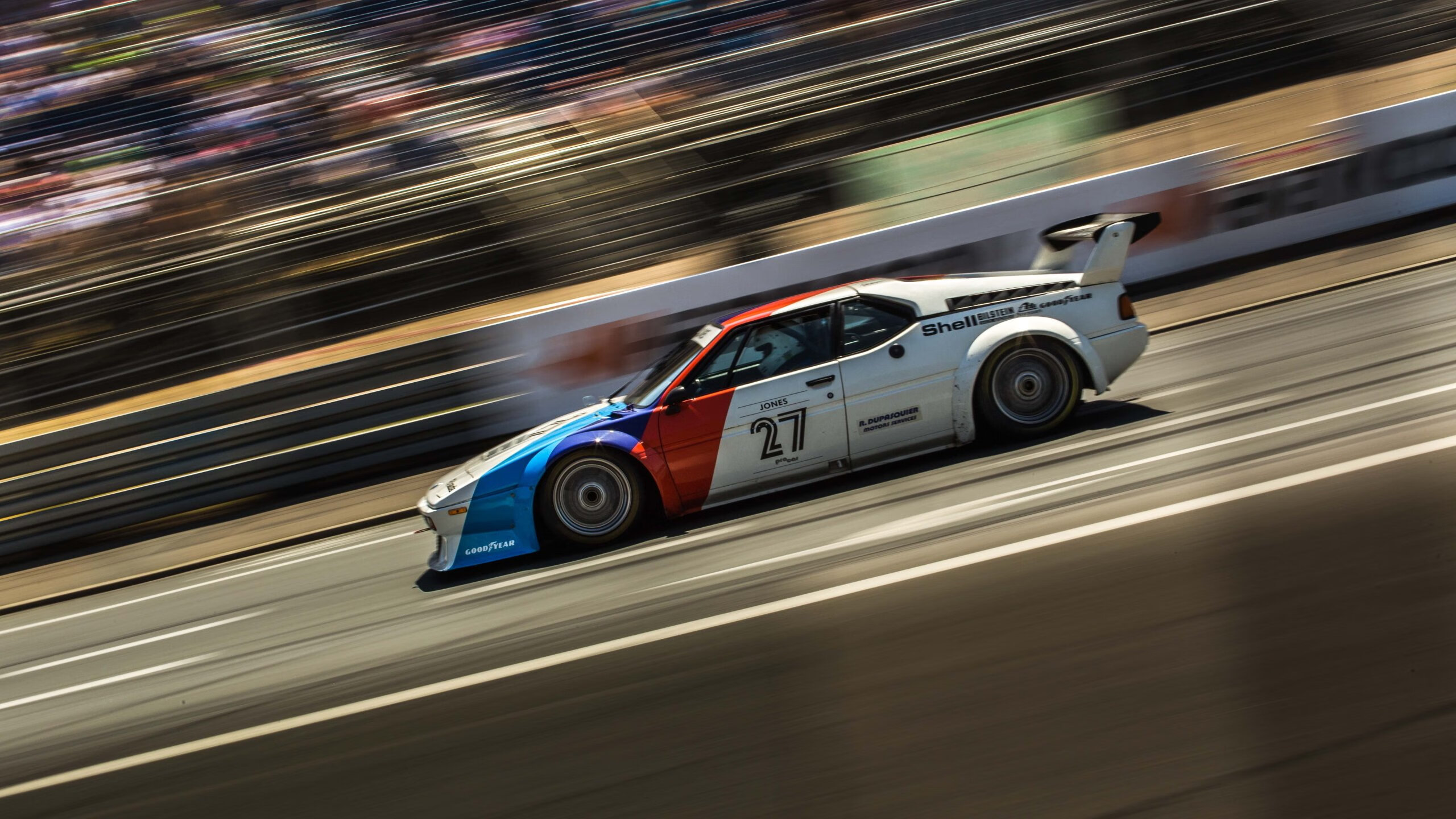 绿茵颠覆与草场奇迹，当英超争冠陷入混沌，苏格兰掀翻世界冠军