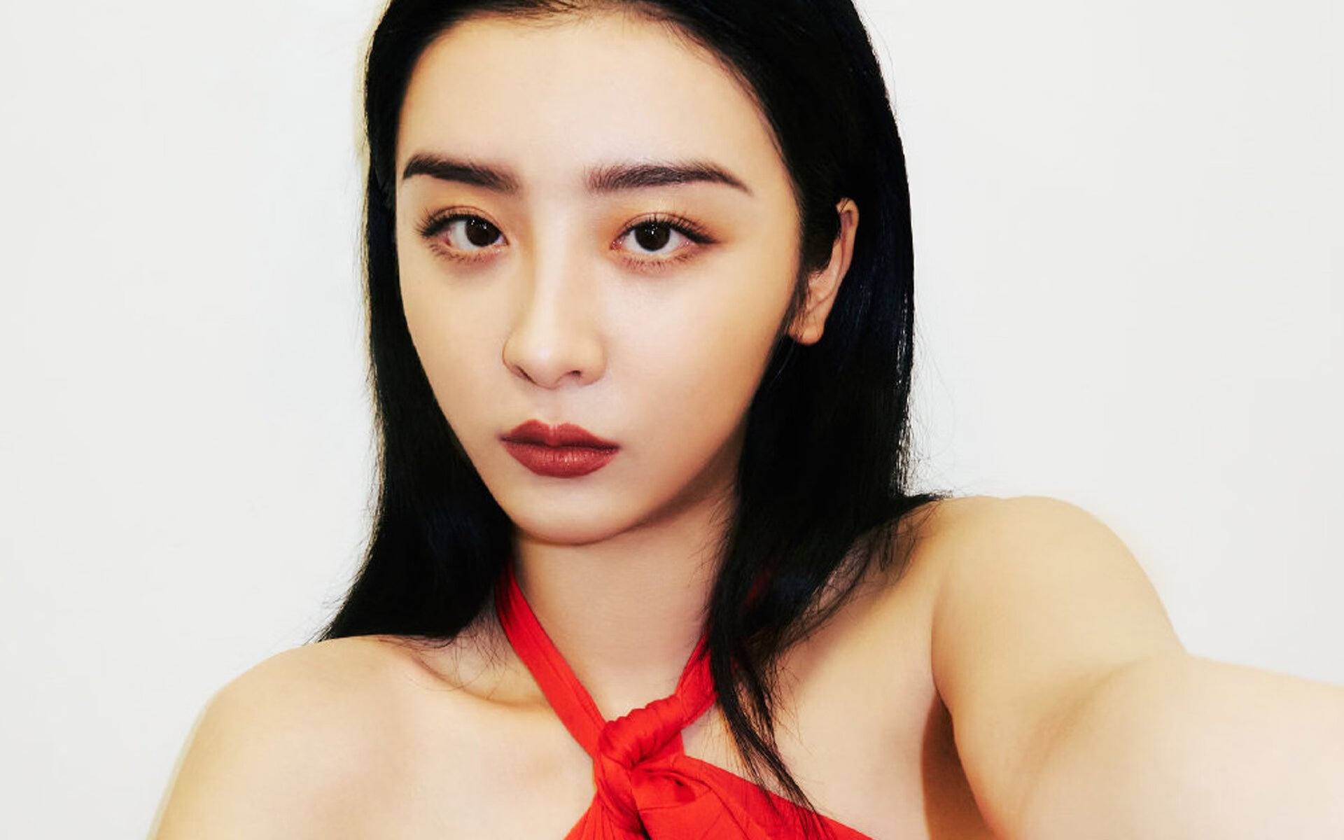 爱游戏在线-意甲焦点战之夜，嘘声与掌声之间，马克西用一记宿命回响的重槌，完成了对旧我的盛大告别